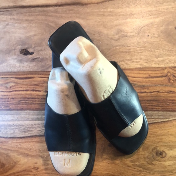 Slide in to Fashion - Picture 2 of 2